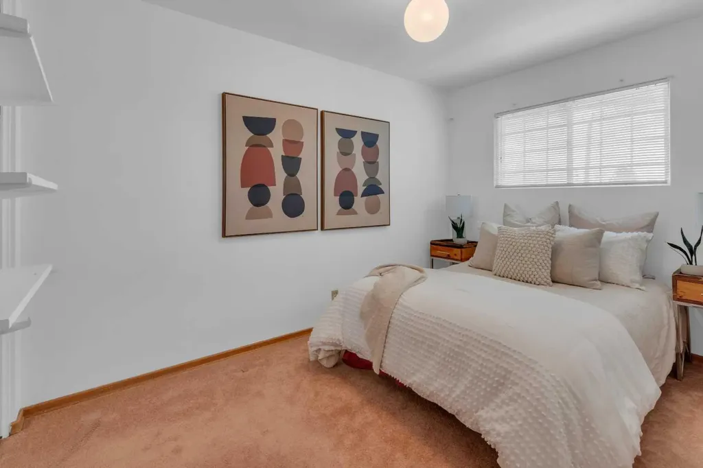 1031 Thorneycroft Drive NW Calgary AB T2K 3K7