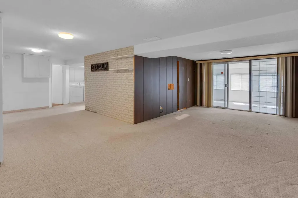 1031 Thorneycroft Drive NW Calgary AB T2K 3K7