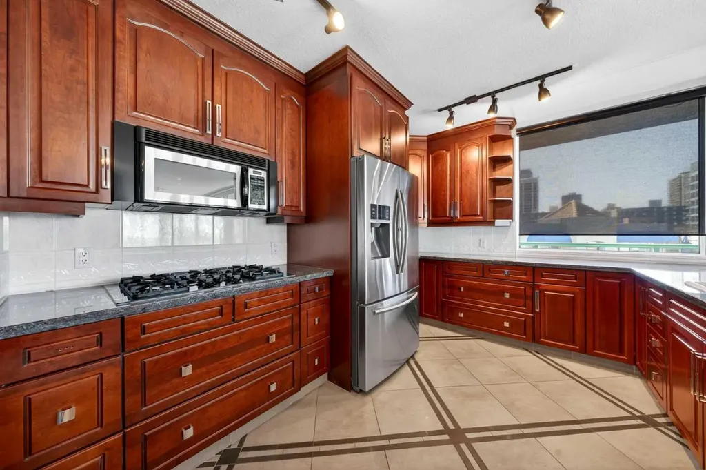 837 2 Avenue SW Calgary AB T2P 0E6
