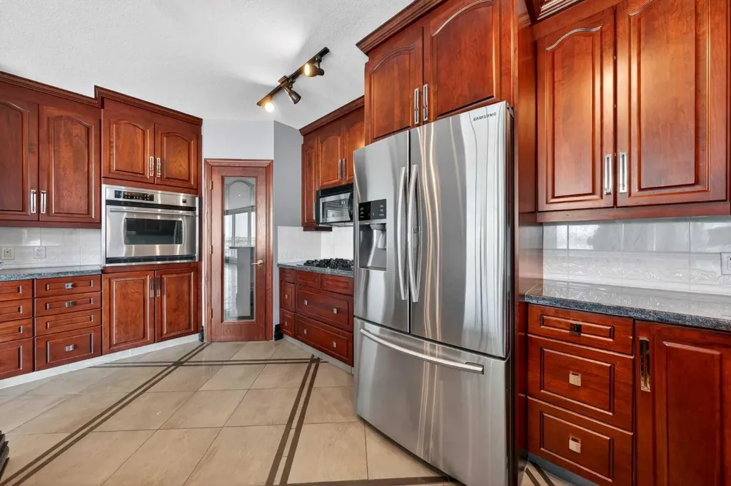 837 2 Avenue SW Calgary AB T2P 0E6