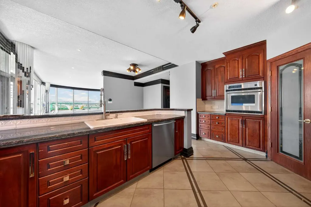837 2 Avenue SW Calgary AB T2P 0E6