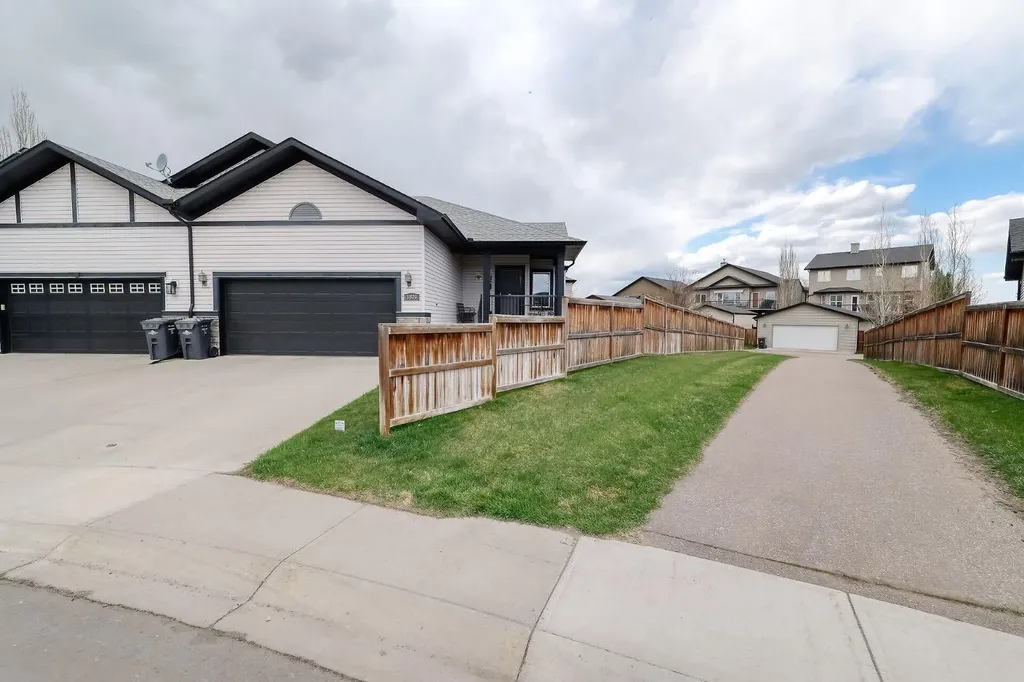 1936 High Park Circle NW High River AB T1V 0C8