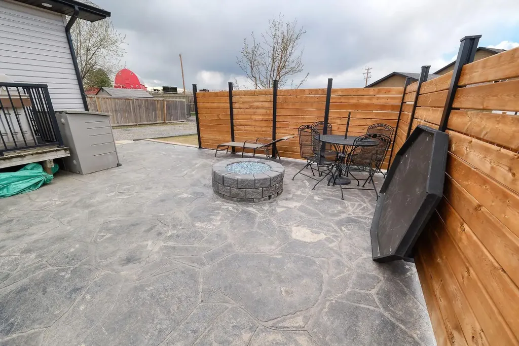 1936 High Park Circle NW High River AB T1V 0C8