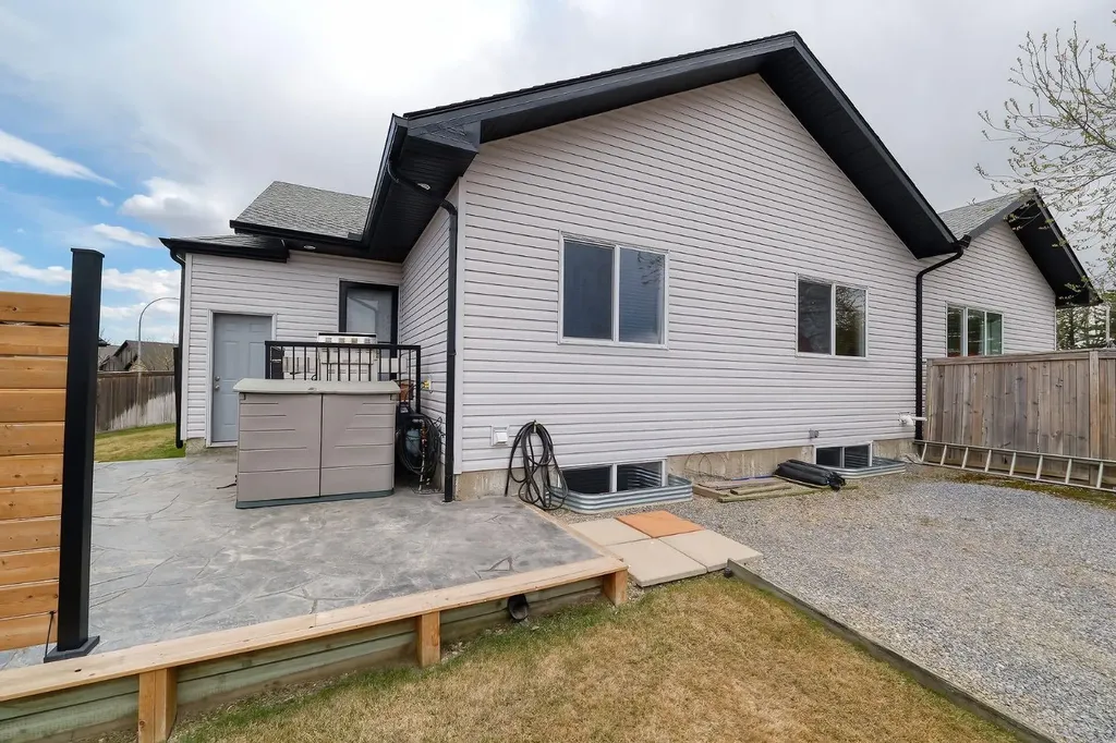 1936 High Park Circle NW High River AB T1V 0C8