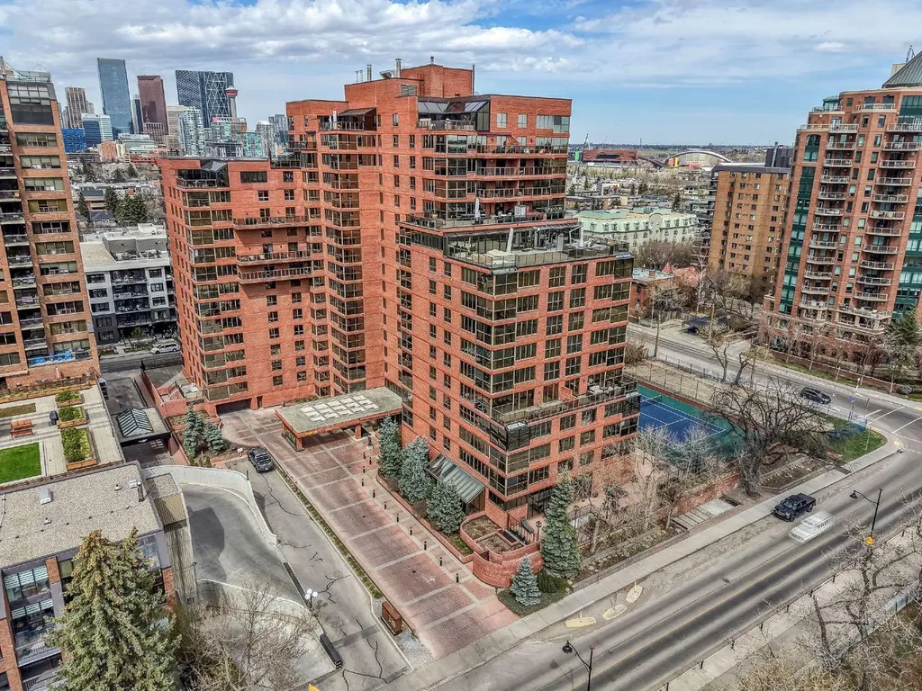 318 26 Avenue SW Calgary AB T2S 2T9