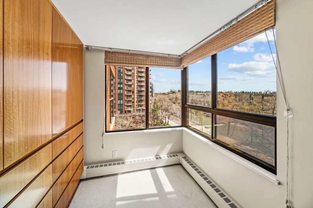 318 26 Avenue SW Calgary AB T2S 2T9