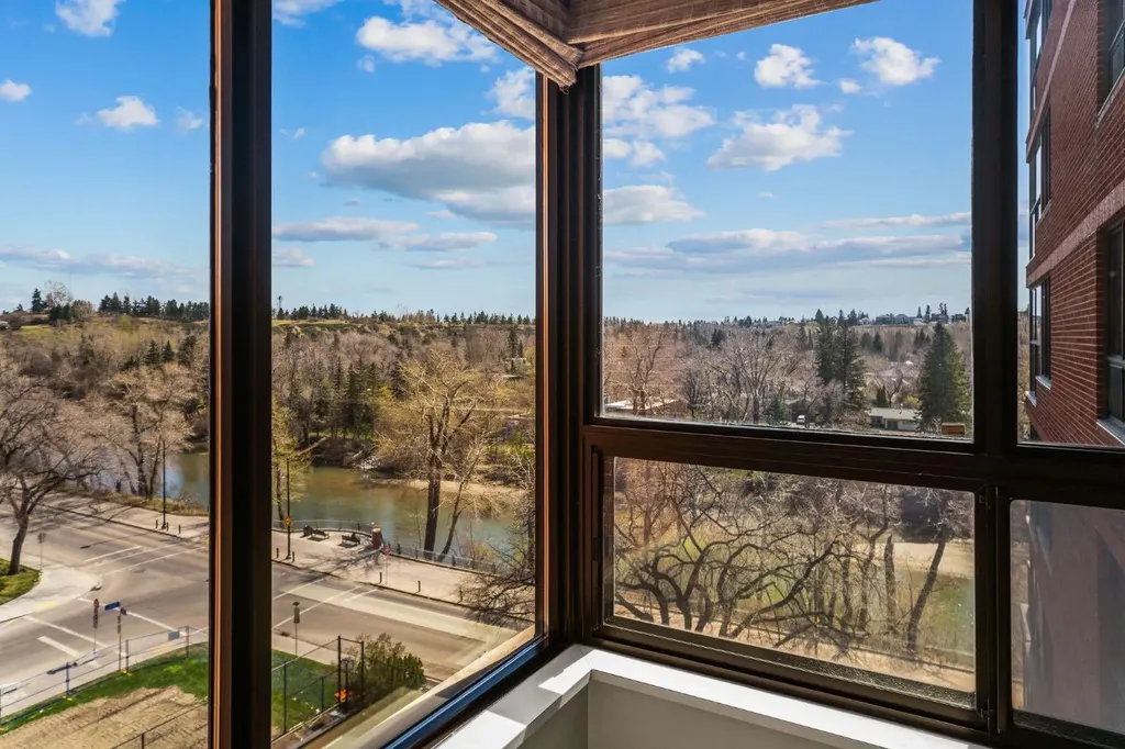318 26 Avenue SW Calgary AB T2S 2T9