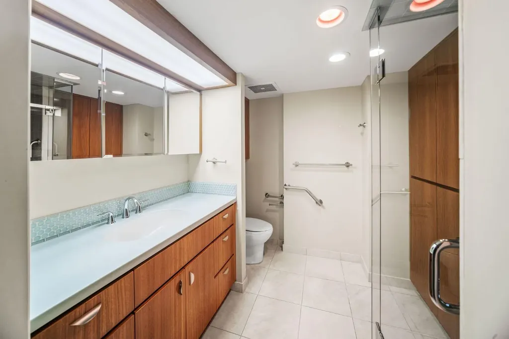 318 26 Avenue SW Calgary AB T2S 2T9