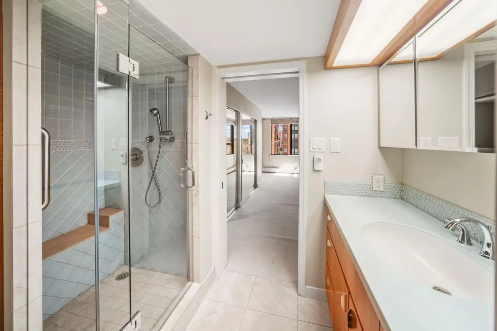 318 26 Avenue SW Calgary AB T2S 2T9