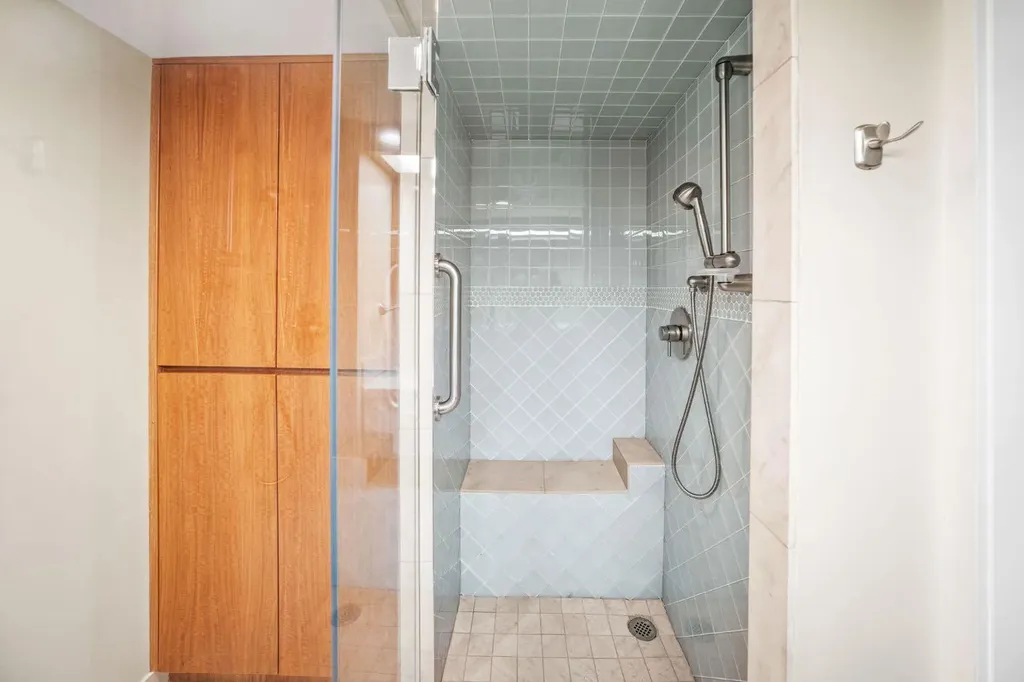 318 26 Avenue SW Calgary AB T2S 2T9