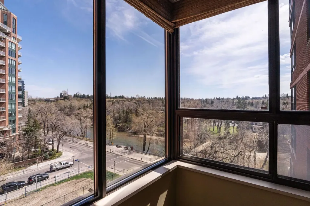 318 26 Avenue SW Calgary AB T2S 2T9