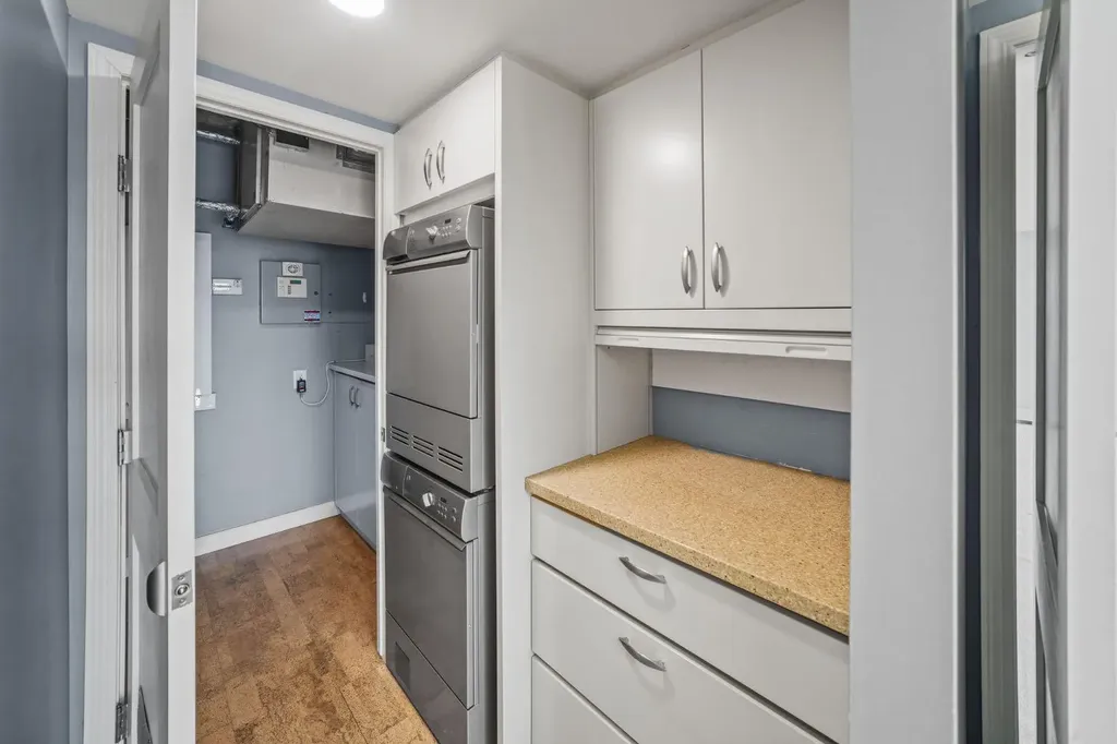 318 26 Avenue SW Calgary AB T2S 2T9