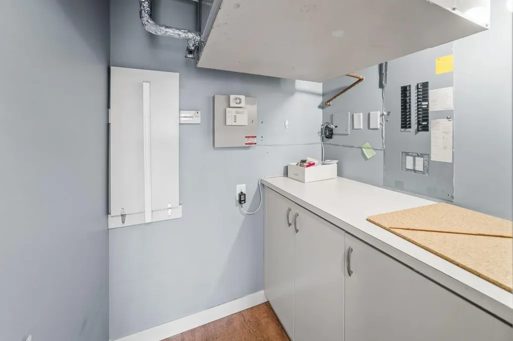 318 26 Avenue SW Calgary AB T2S 2T9