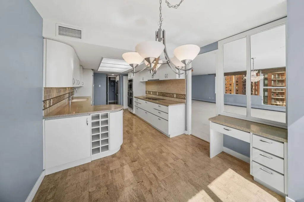 318 26 Avenue SW Calgary AB T2S 2T9