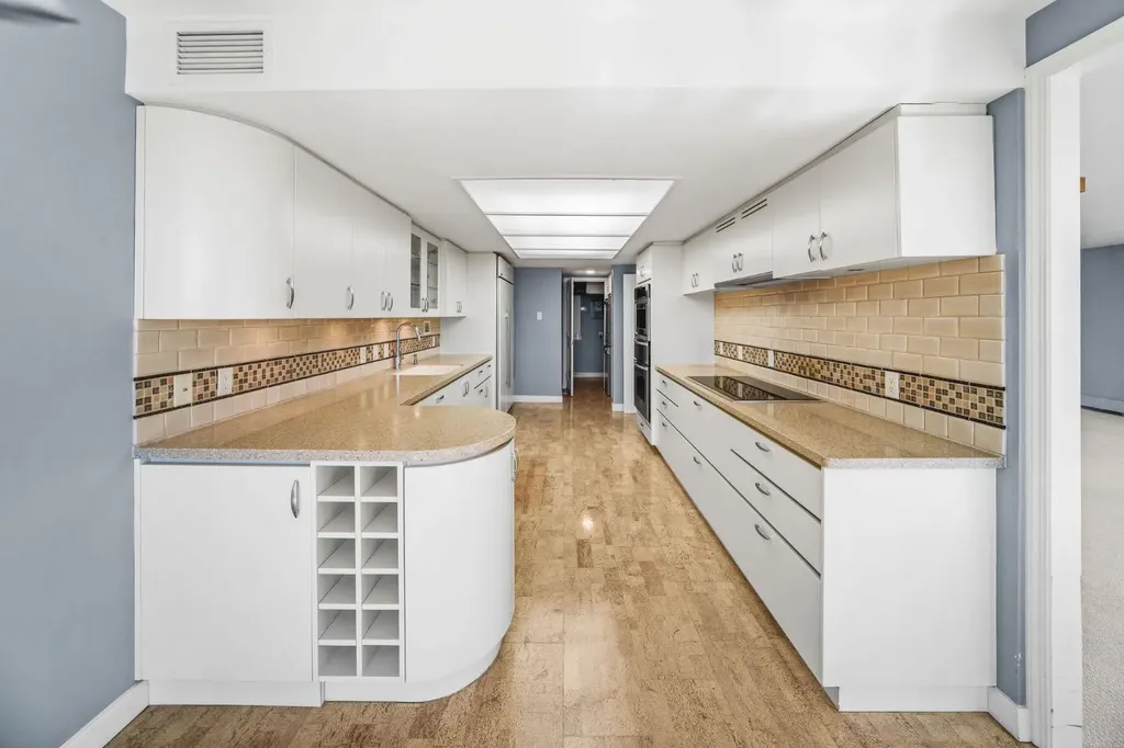 318 26 Avenue SW Calgary AB T2S 2T9