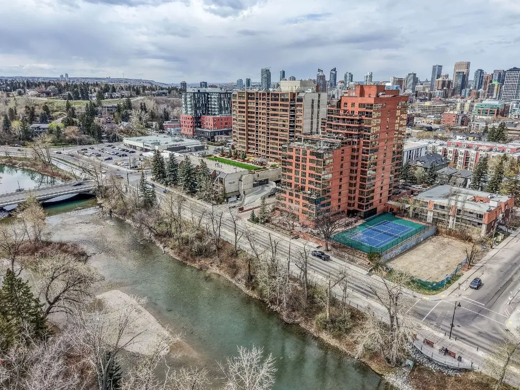 318 26 Avenue SW Calgary AB T2S 2T9