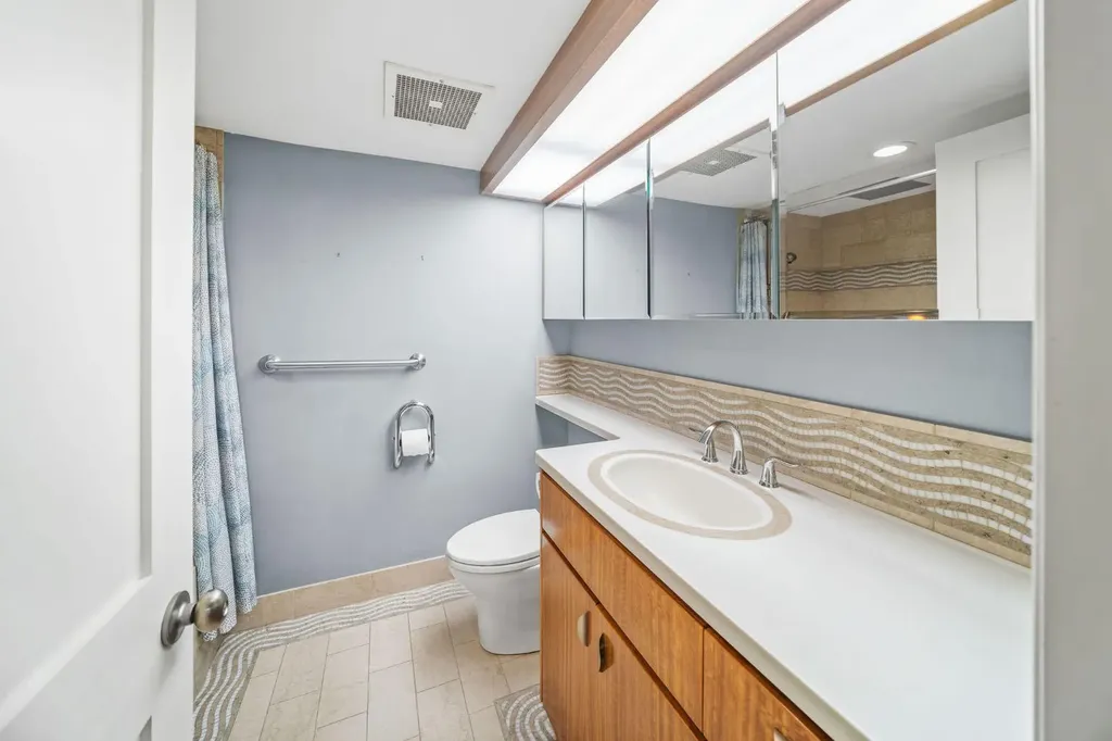 318 26 Avenue SW Calgary AB T2S 2T9