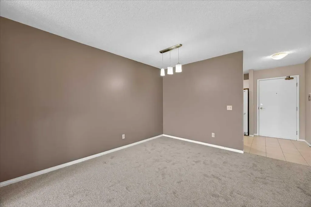 102 Centre Court Okotoks AB T1S 1Z7