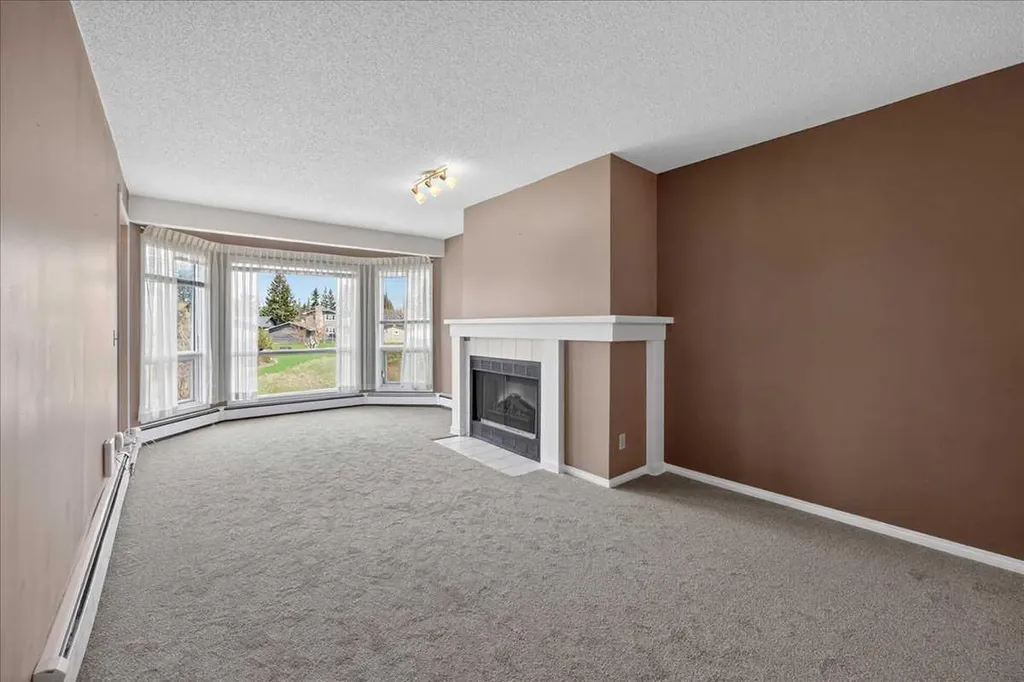 102 Centre Court Okotoks AB T1S 1Z7