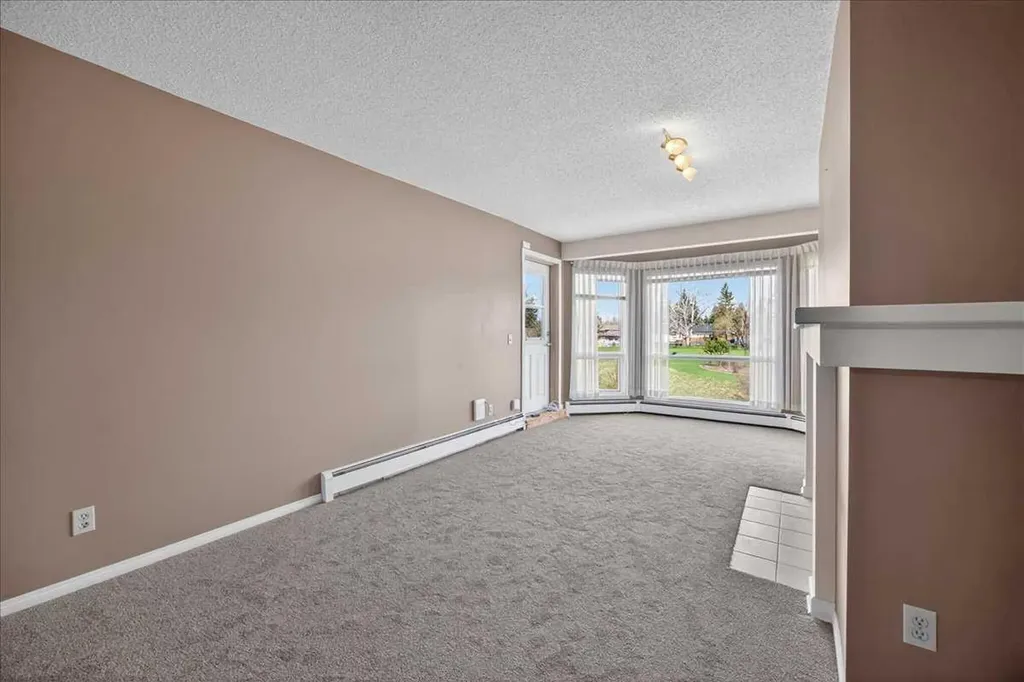102 Centre Court Okotoks AB T1S 1Z7