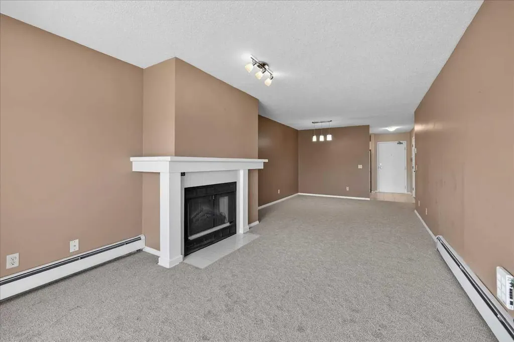 102 Centre Court Okotoks AB T1S 1Z7