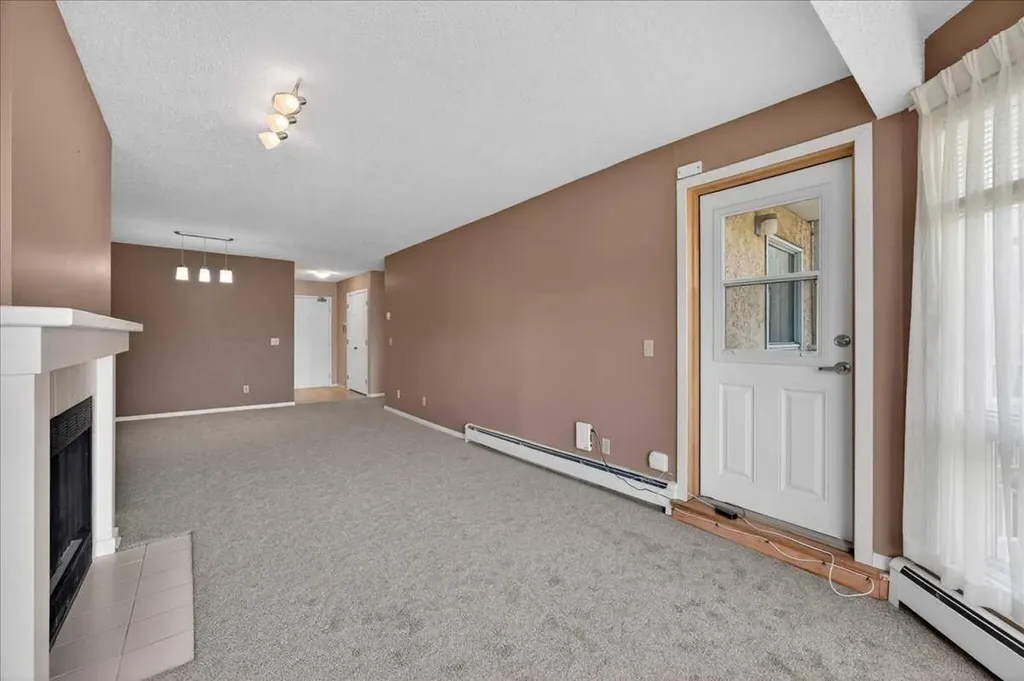 102 Centre Court Okotoks AB T1S 1Z7