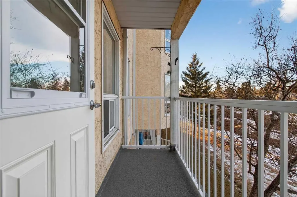 102 Centre Court Okotoks AB T1S 1Z7