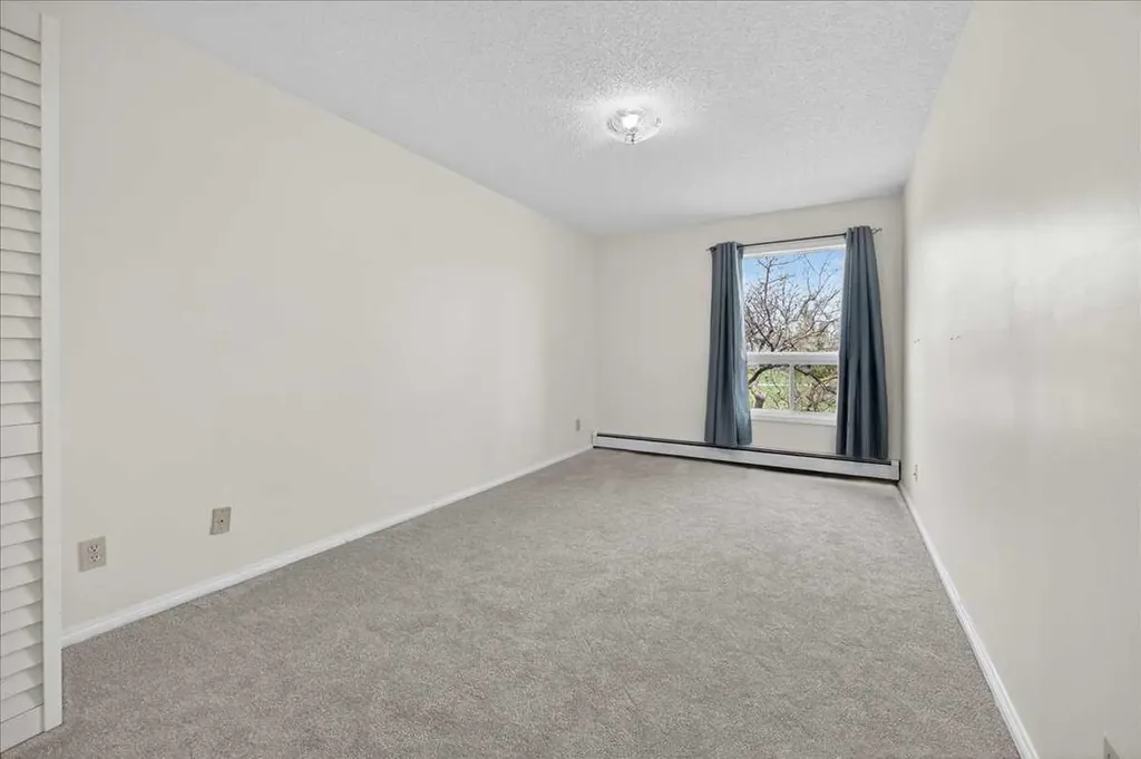 102 Centre Court Okotoks AB T1S 1Z7