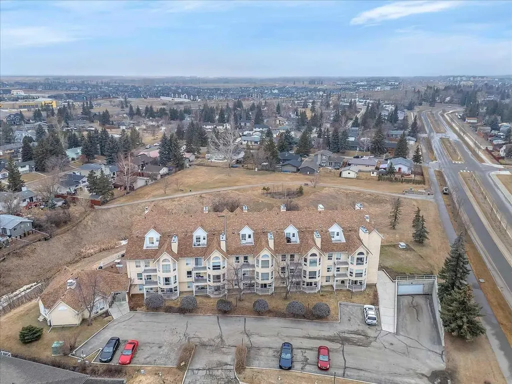 102 Centre Court Okotoks AB T1S 1Z7