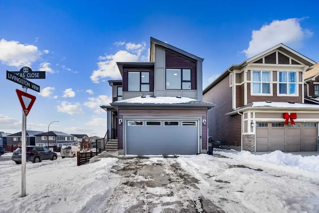 210 Lucas Close NW Calgary AB T3P 1Z4