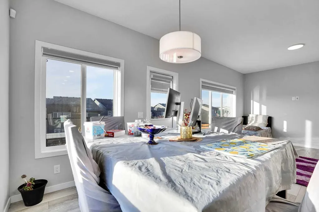 210 Lucas Close NW Calgary AB T3P 1Z4