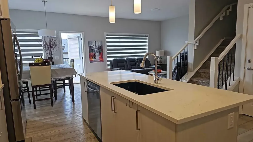 210 Lucas Close NW Calgary AB T3P 1Z4