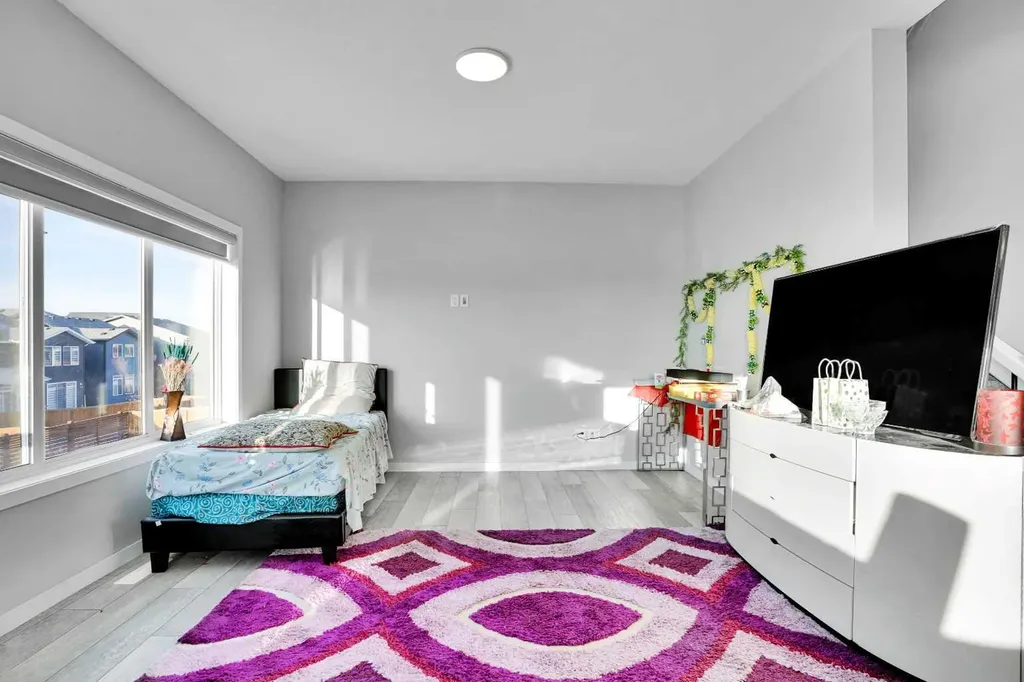 210 Lucas Close NW Calgary AB T3P 1Z4