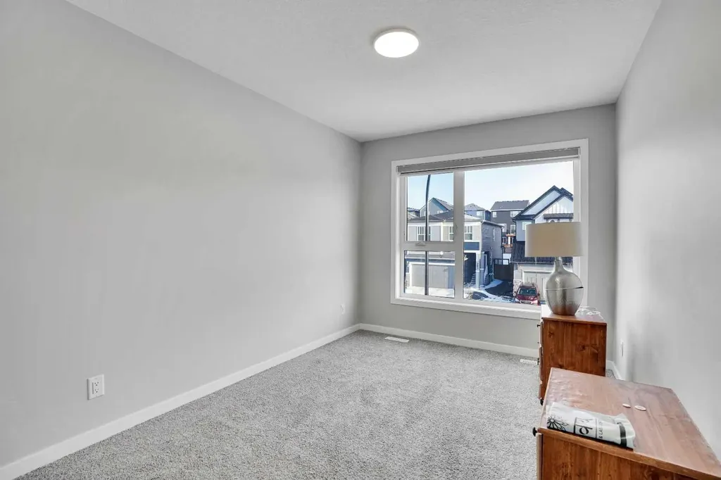 210 Lucas Close NW Calgary AB T3P 1Z4