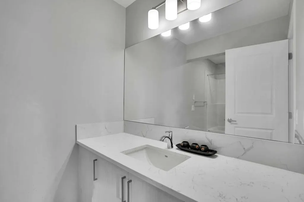 210 Lucas Close NW Calgary AB T3P 1Z4