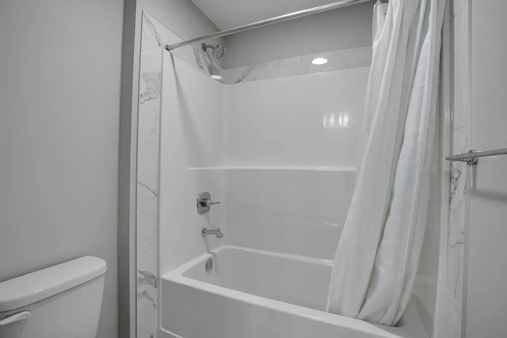 210 Lucas Close NW Calgary AB T3P 1Z4