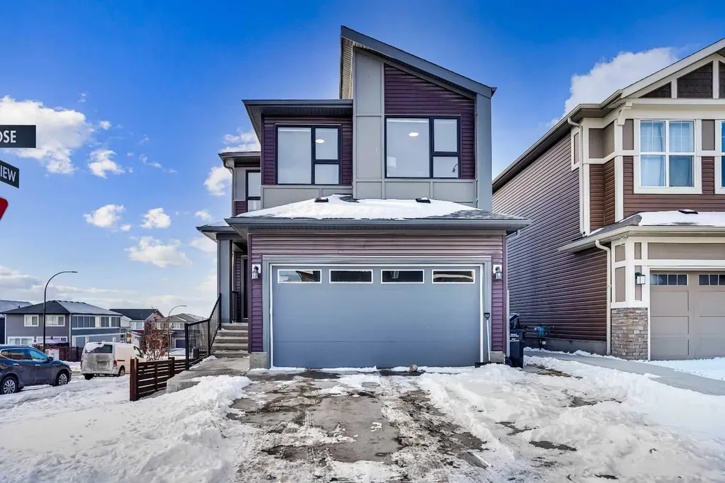 210 Lucas Close NW Calgary AB T3P 1Z4