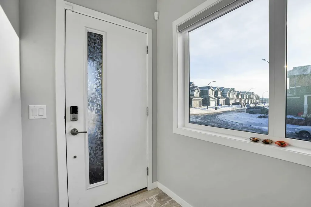 210 Lucas Close NW Calgary AB T3P 1Z4