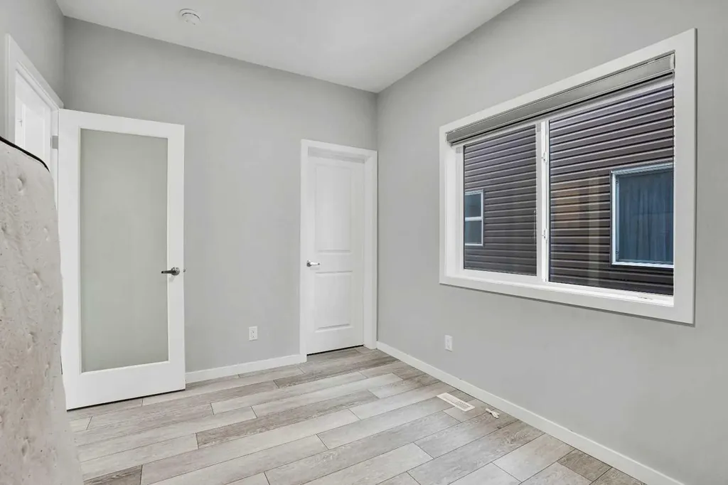 210 Lucas Close NW Calgary AB T3P 1Z4