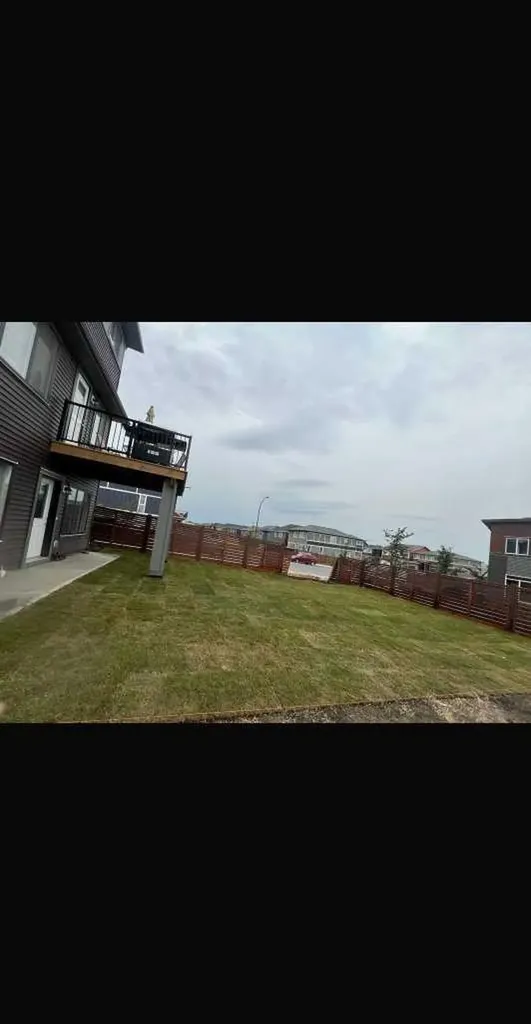 210 Lucas Close NW Calgary AB T3P 1Z4