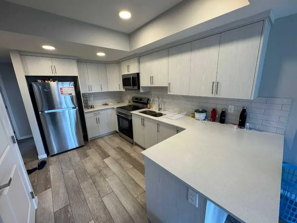 210 Lucas Close NW Calgary AB T3P 1Z4