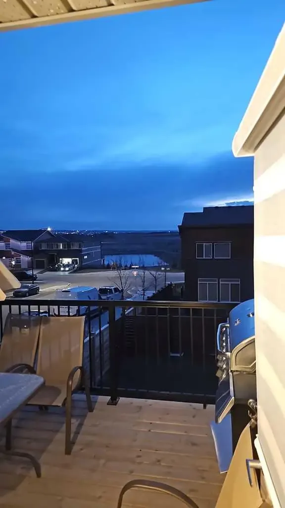 210 Lucas Close NW Calgary AB T3P 1Z4