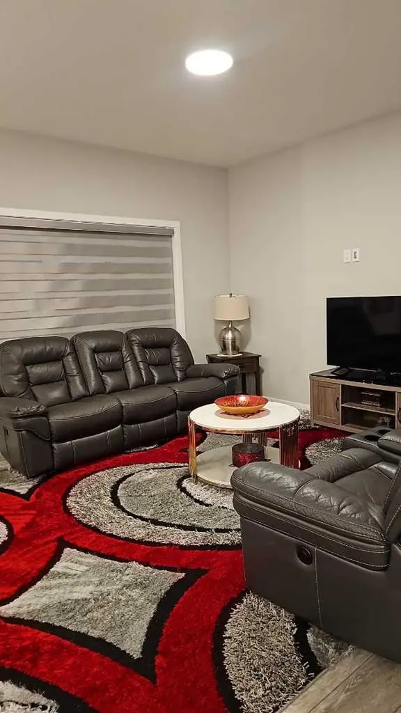 210 Lucas Close NW Calgary AB T3P 1Z4