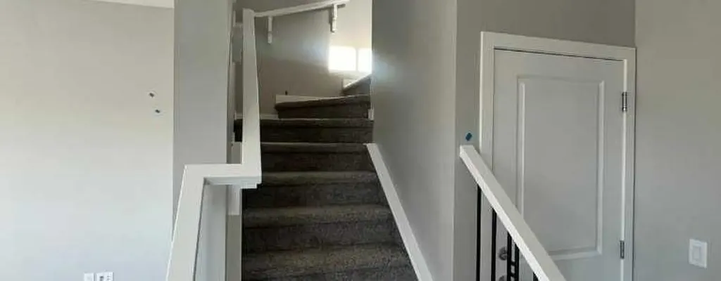210 Lucas Close NW Calgary AB T3P 1Z4