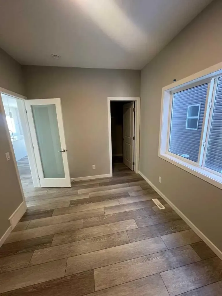 210 Lucas Close NW Calgary AB T3P 1Z4