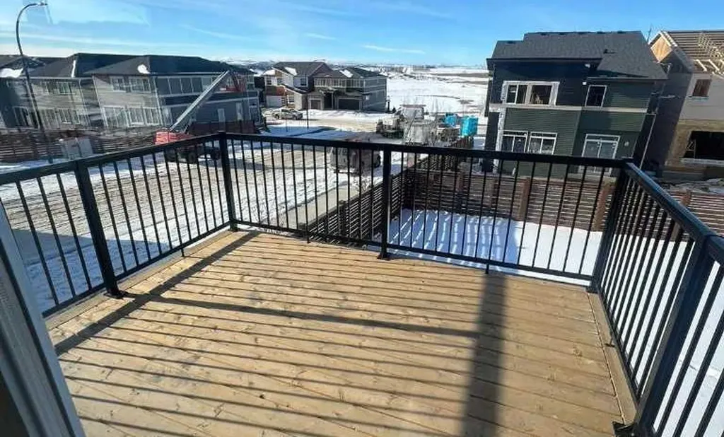 210 Lucas Close NW Calgary AB T3P 1Z4
