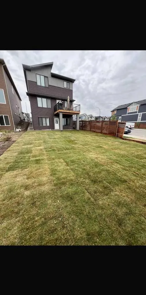 210 Lucas Close NW Calgary AB T3P 1Z4