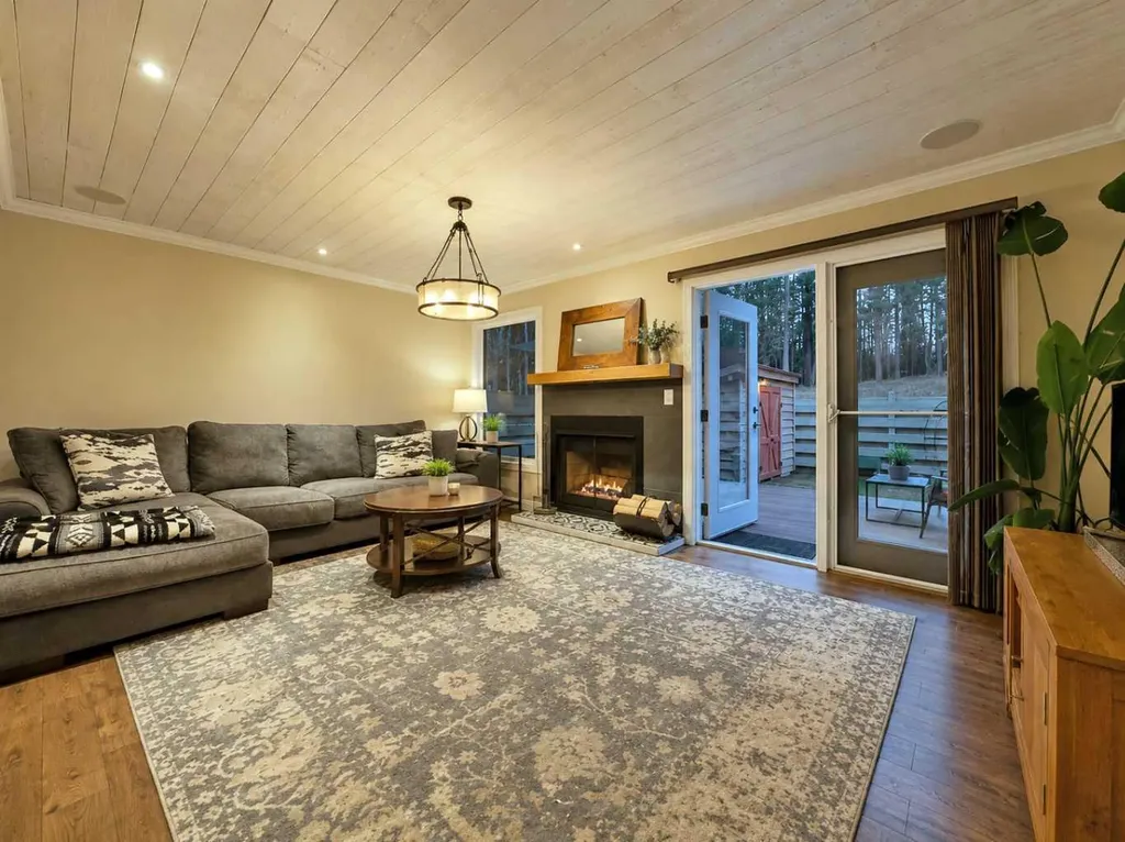 237 Kluane Drive Banff AB T1L 1H1