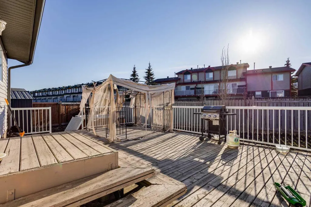 152 Shetland Garden Fort Mcmurray AB T9H5K6