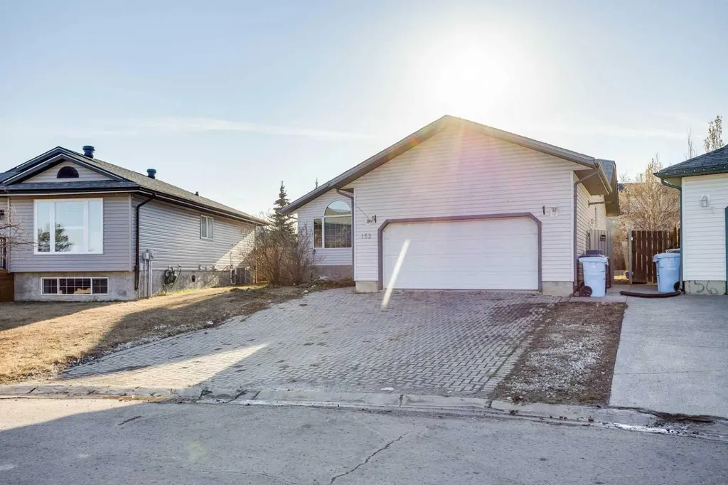 152 Shetland Garden Fort Mcmurray AB T9H5K6